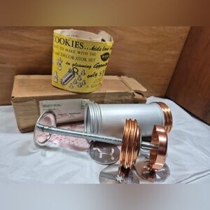 Retro MCM Cookie Press 4 Disc Shapes, Copper Handle, Vintage Recipe Book - Mirro